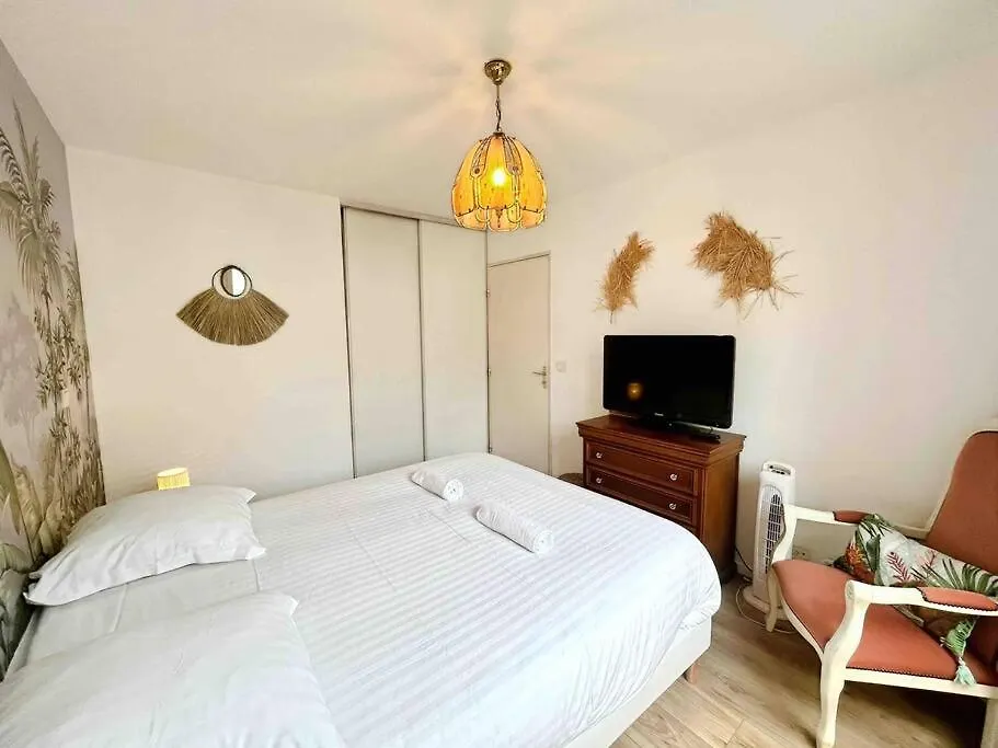 Apartment La Petite Louisiane : Apt 4 Prs, 300 M Plages Antibes